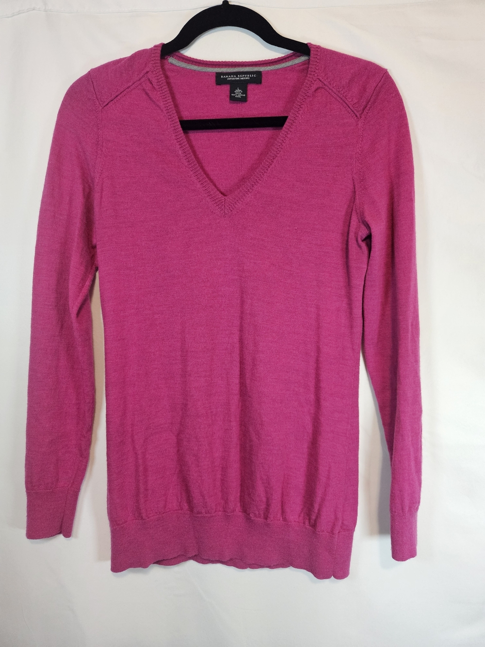 Banana Republic Bright Pink Merino Wool V-Neck Lightweight Sweater